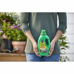 Miracle-Gro Pour & Feed Plant Food, 32 fl. oz. - 1006002 - Fertilizers -Farm And Ranch store 23e79d6534f25cd3d92a6113dd7b18294698555e 80360197 3